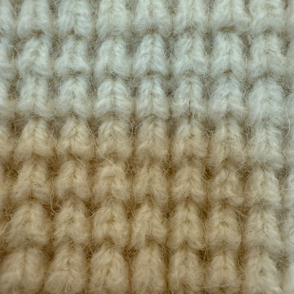 Canada Goose x Robert Mackie of Scotland 🇬🇧 Wool Knit Infinity Scarf – Cream - Picture 10 of 11